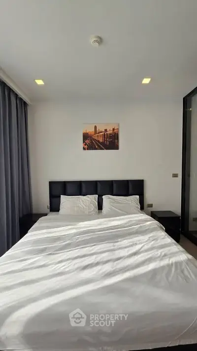 Modern bedroom with stylish decor and large bed in a contemporary apartment.