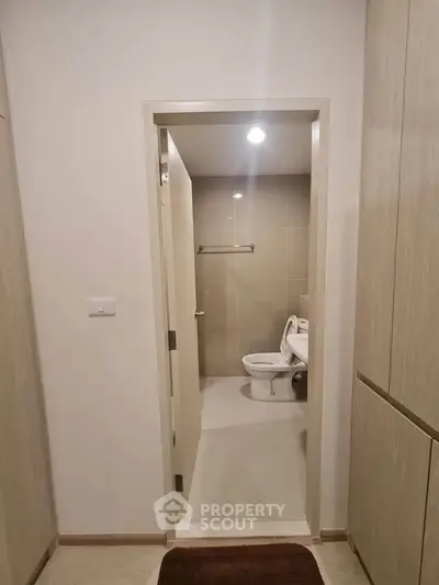 Modern bathroom with sleek design and neutral tones