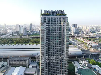 Stunning high-rise building with panoramic city views, ideal for urban living.