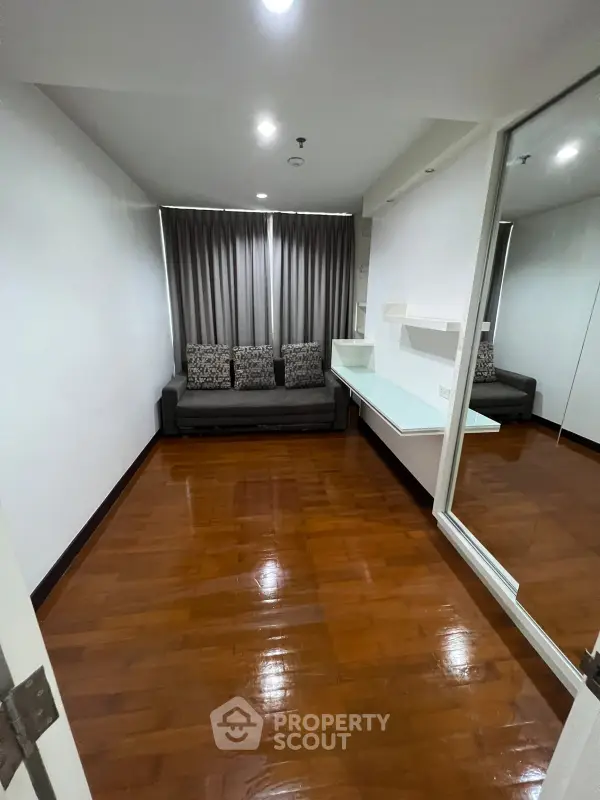 คอนโด 3-ห้องนอน ที่ แกรนด์ หลังสวน คอนโดมิเนียม ใกล้ BTS ราชดำริ