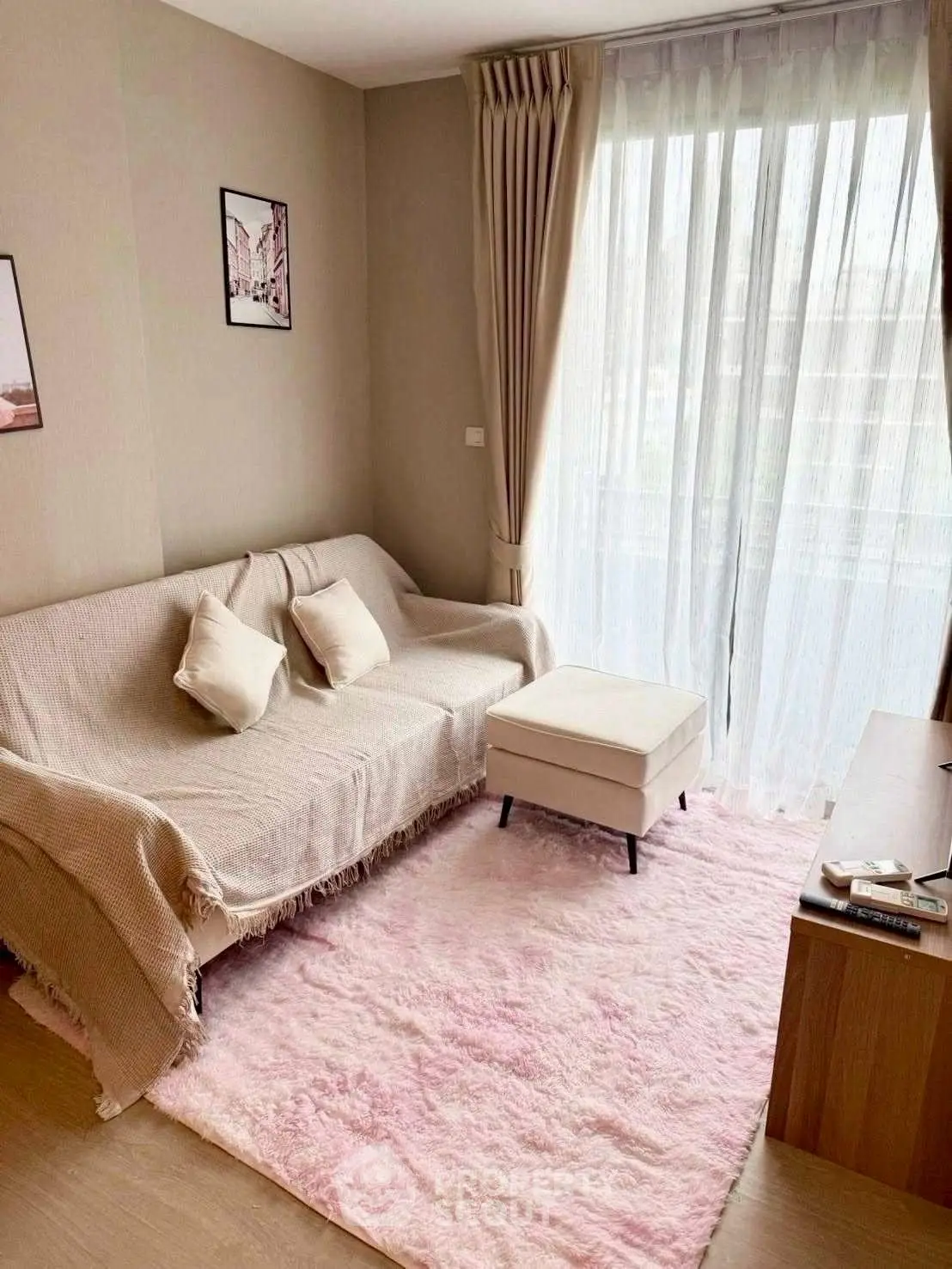 Cozy living room with soft pink rug and natural light