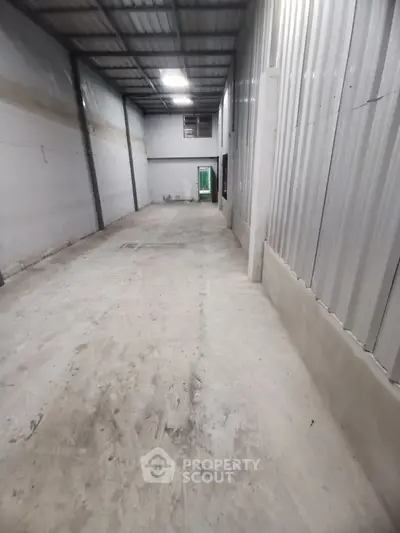 Spacious industrial warehouse with high ceilings and ample storage space.