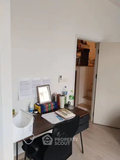 Cozy study room with modern desk and chair, perfect for productivity.