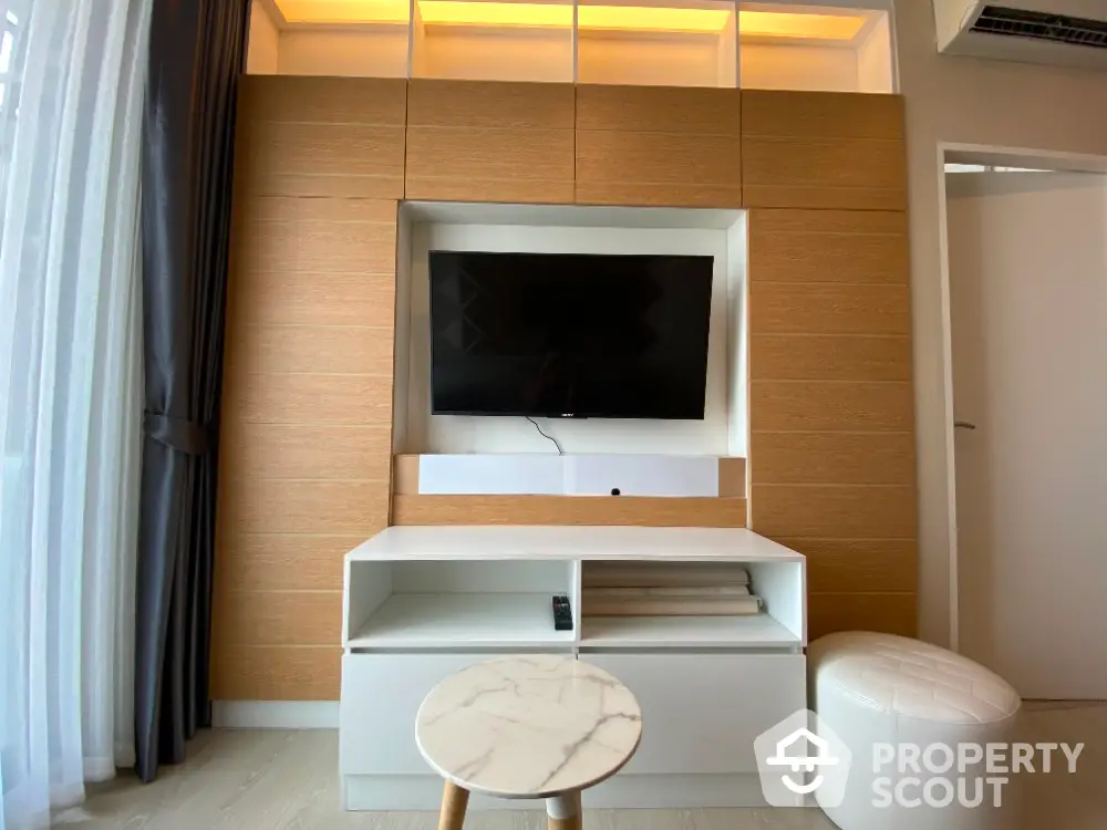  1 Bedroom Condo at The Niche Pride ทองหล่อ เพชรบุรี Livingroom