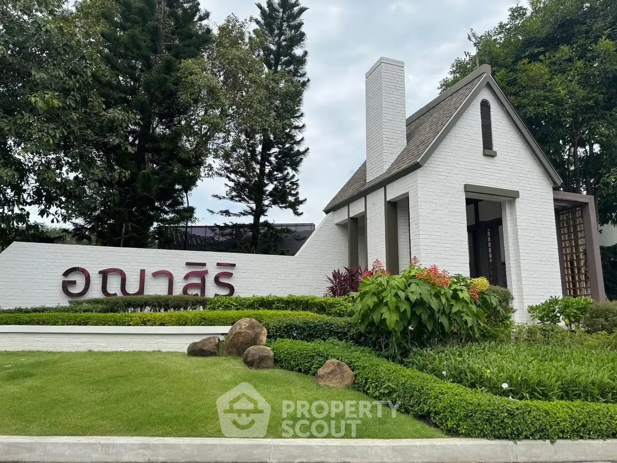 Charming modern house with lush garden and elegant architecture