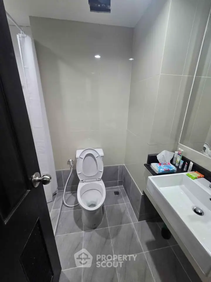 Modern bathroom with sleek fixtures and tiled flooring