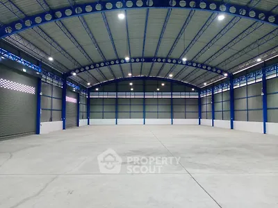 Spacious industrial warehouse with high ceilings and ample lighting