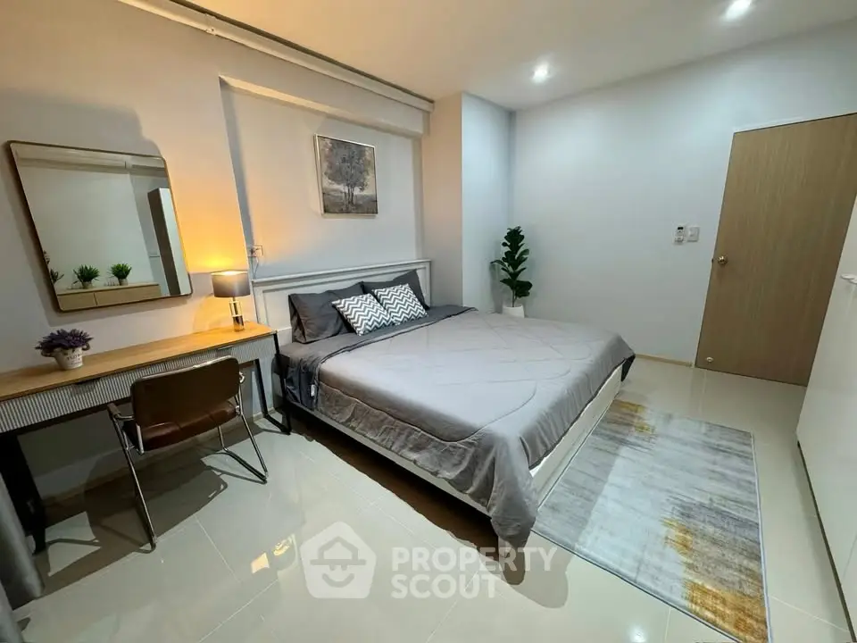 Modern bedroom with stylish decor and cozy ambiance, featuring a comfortable bed and elegant furnishings.
