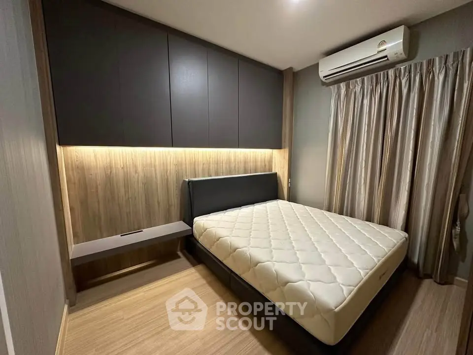 Modern bedroom with sleek design, featuring a comfortable bed and stylish lighting.