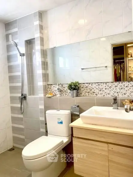 Modern bathroom with stylish tiles and sleek fixtures in a contemporary home.