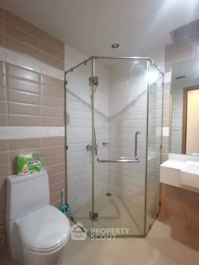  2 Bedrooms Condo at Circle Condominium-3