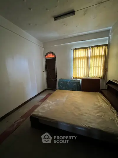 Spacious bedroom with natural light and minimalist design
