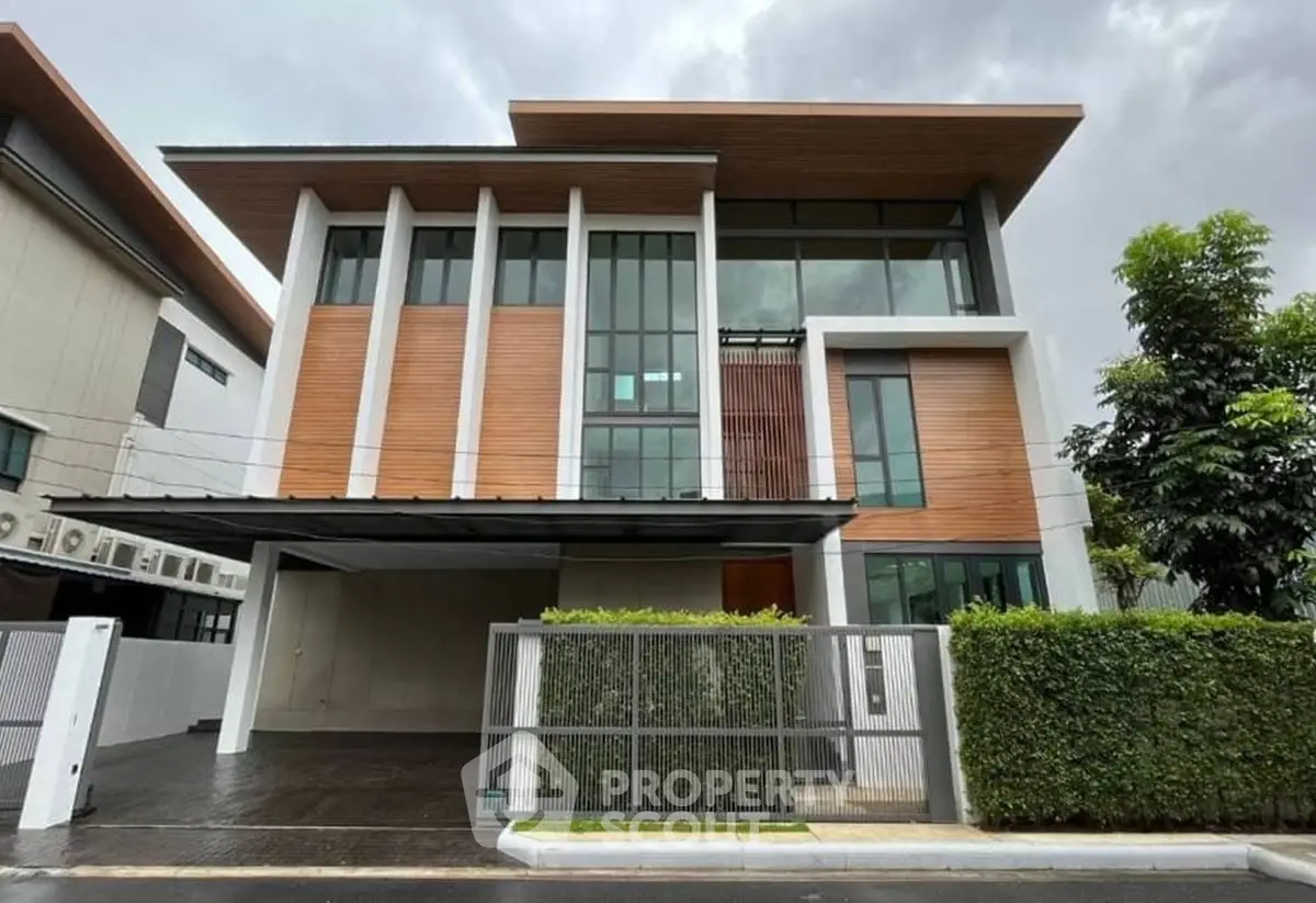 Modern architectural house with sleek design and large windows, perfect for luxury living.