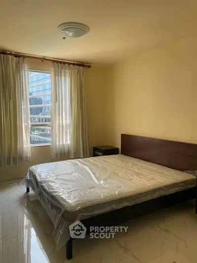 Spacious bedroom with natural light and modern furnishings in a prime location.