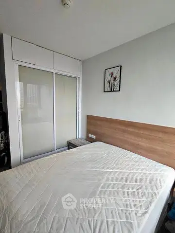 Cozy bedroom with modern decor and built-in wardrobe, perfect for restful nights.