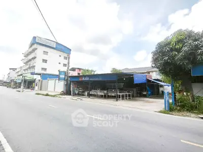 Commercial property with street view and ample parking space