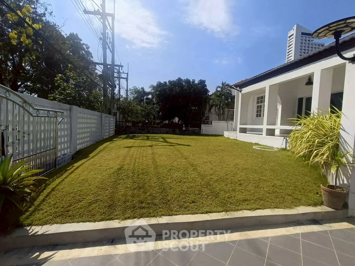 Charming house with spacious garden and modern architecture