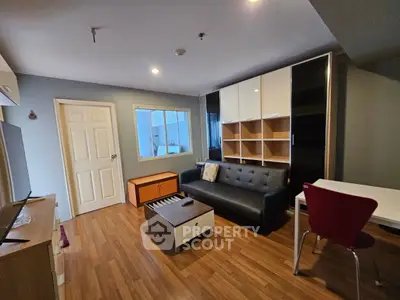 Cozy living room with modern furniture and wooden flooring