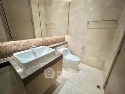 Luxurious modern bathroom with elegant marble finishes and stylish fixtures.