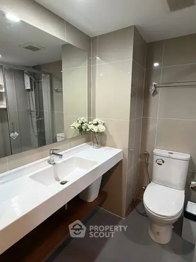 Modern bathroom with sleek design and elegant fixtures