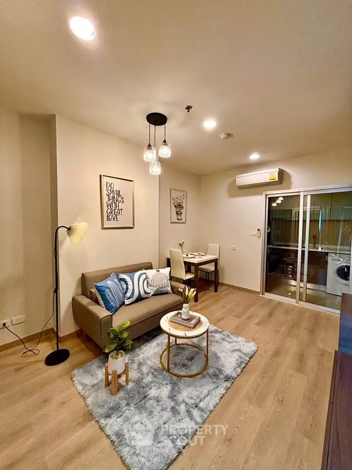 Modern living room with cozy decor and stylish furniture, featuring a plush rug and elegant lighting.