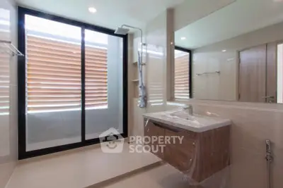  4 Bedrooms Townhouse -5