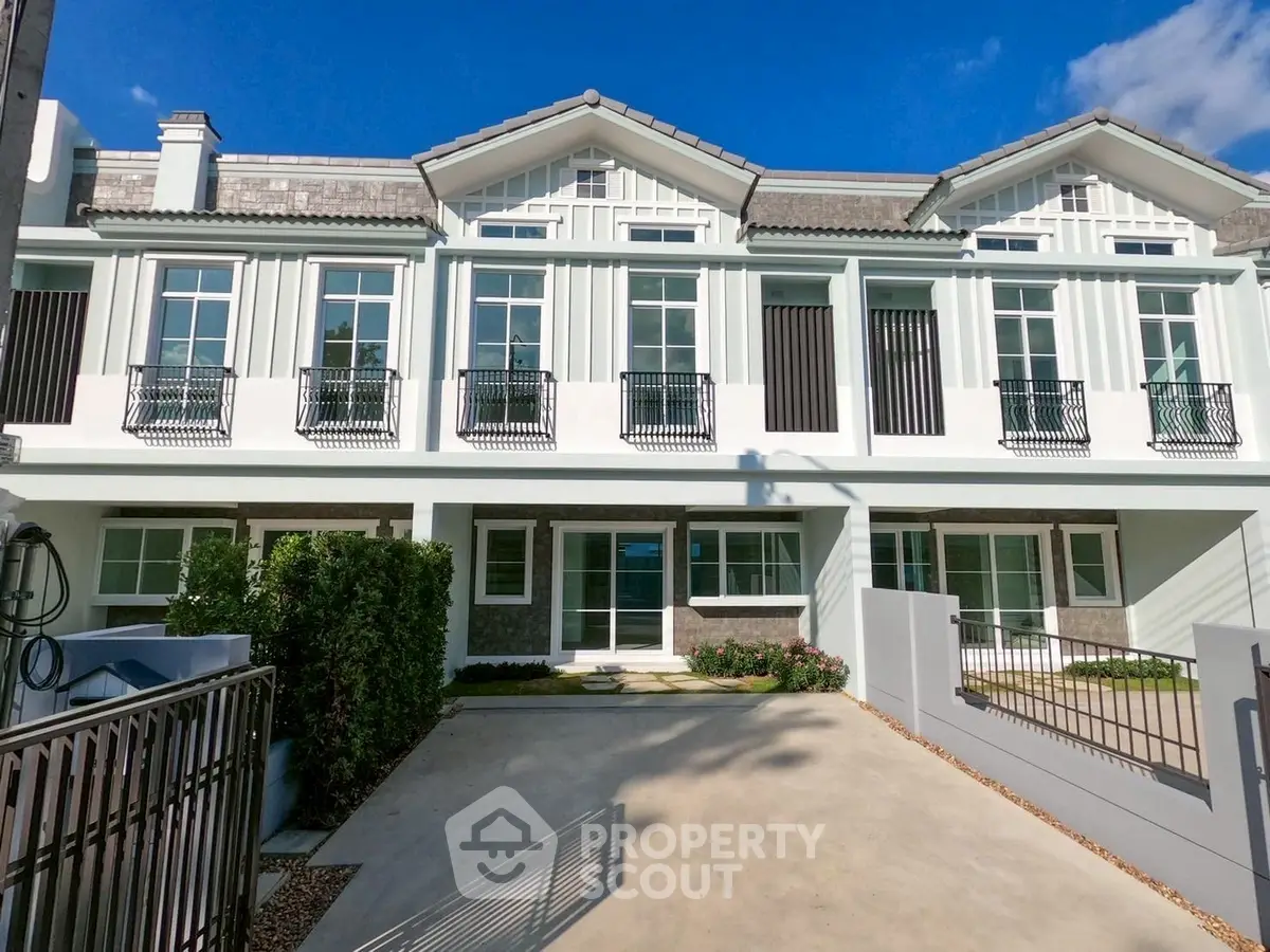 Charming townhouse with modern facade and spacious driveway