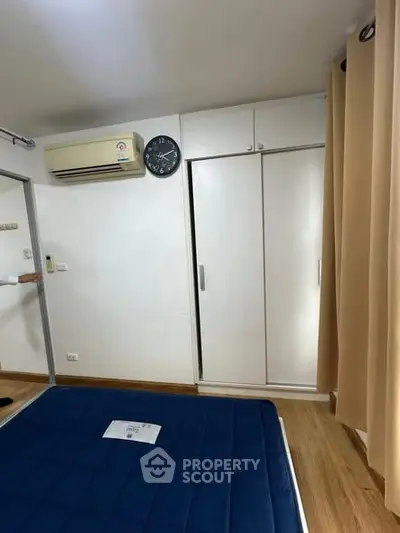Cozy bedroom with built-in wardrobe and air conditioning, perfect for comfortable living.