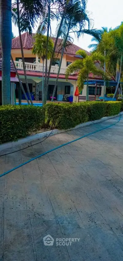 1043412.5.jpg