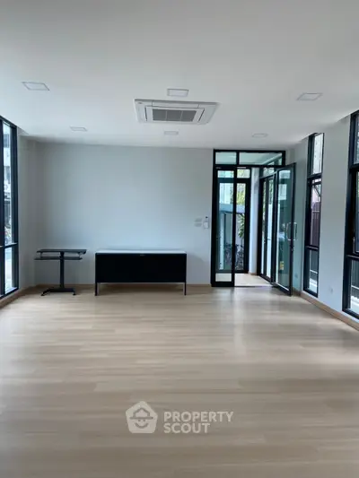 image_rental-31513449