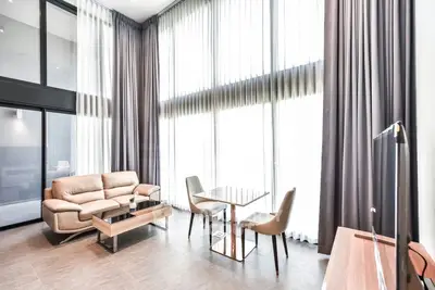Spacious modern living room with high ceilings and elegant furnishings