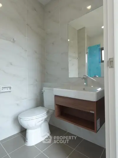 Modern bathroom with sleek fixtures and elegant tile design