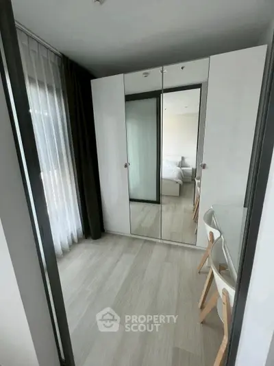 Modern bedroom with mirrored wardrobe and elegant decor