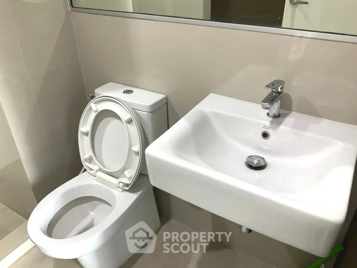 Modern bathroom with sleek white fixtures and a contemporary design.