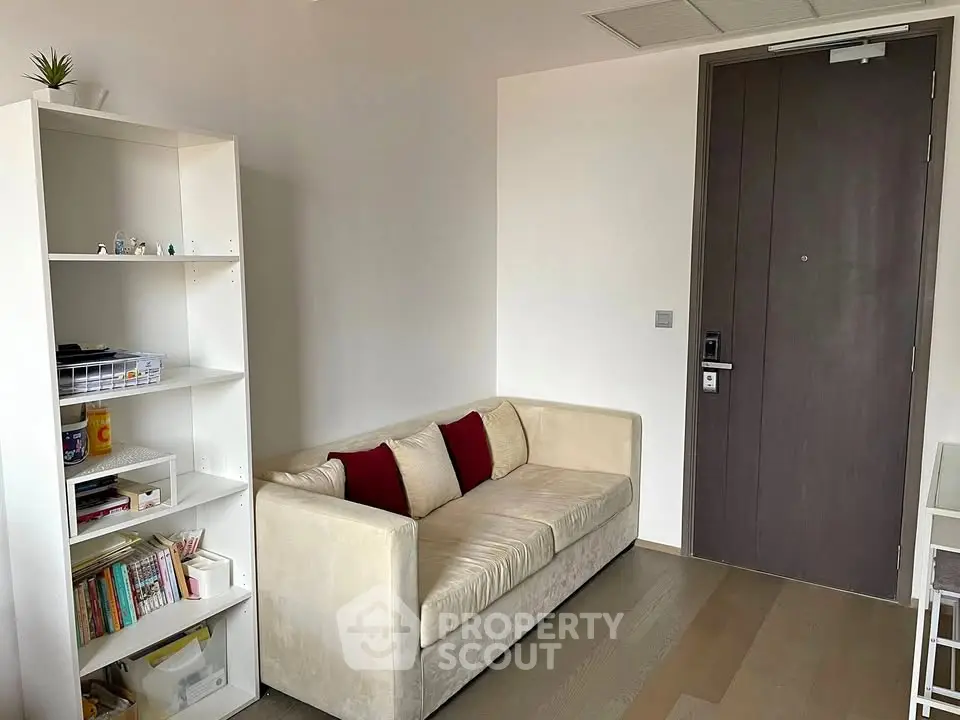Cozy living room with modern sofa and bookshelf, perfect for relaxation and reading.