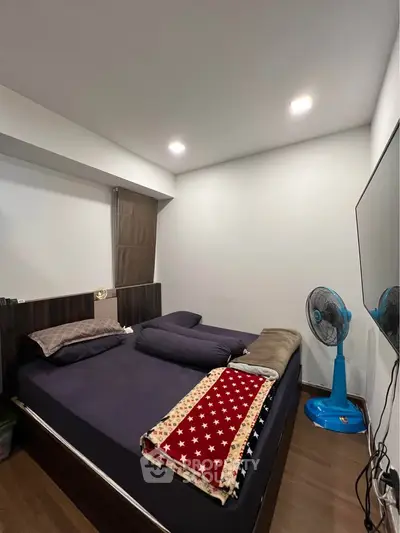 Cozy bedroom with modern decor and stylish furnishings, perfect for relaxation and comfort.