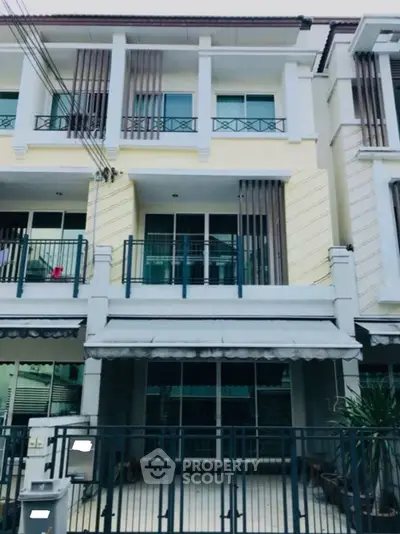 image_rental-28463576