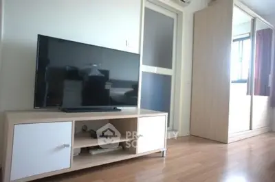 Fully Furnished 1 Bedroom Condo at Lumpini Place Phahol Saphankhwai-12