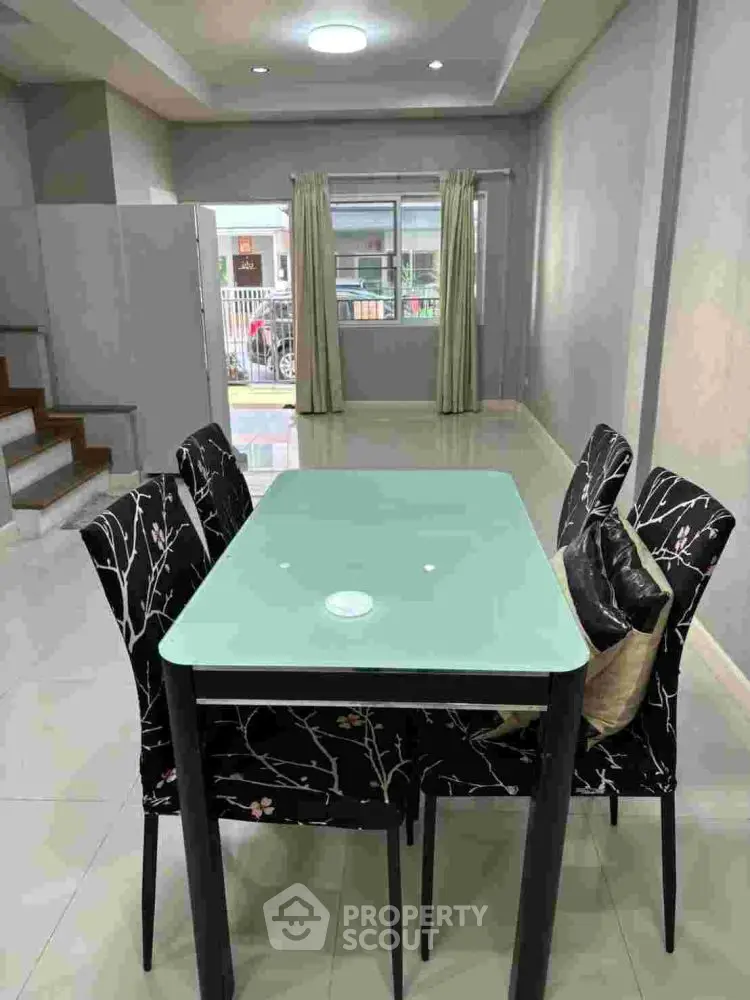 Spacious dining area with modern table and chairs, perfect for family gatherings.