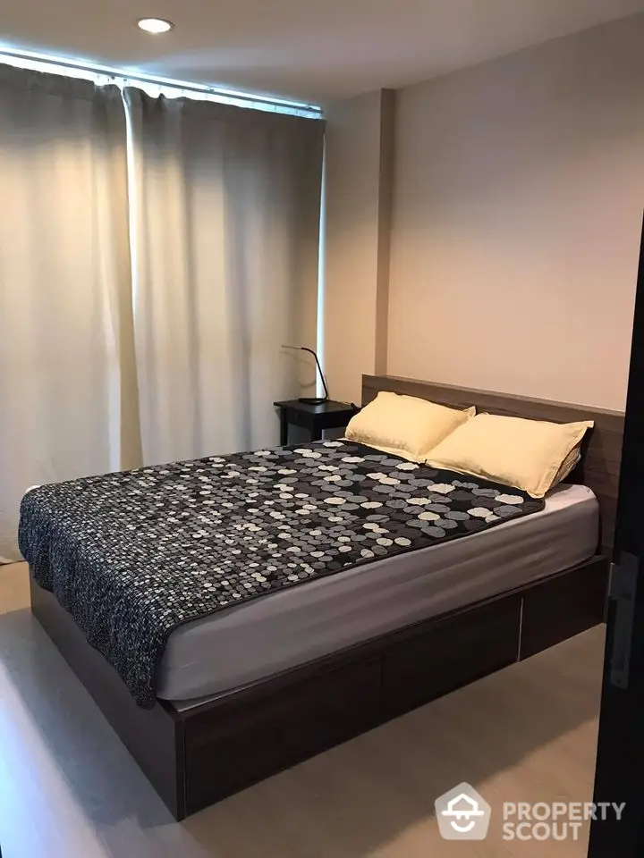 Fully Furnished 1 Bedroom Condo at Rhythm Sathorn Narathiwas-1