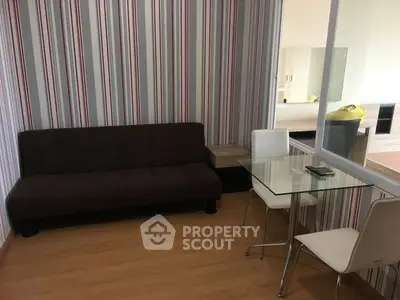 Fully Furnished 1 Bedroom Condo at Life Ratchada Suthisan Livingroom