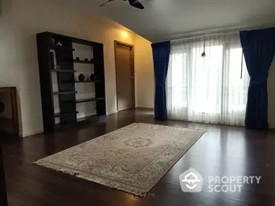  4 Bedrooms Condo -4