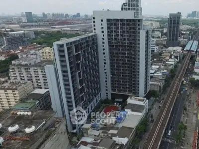 Modern high-rise building with urban cityscape view, ideal for contemporary living.