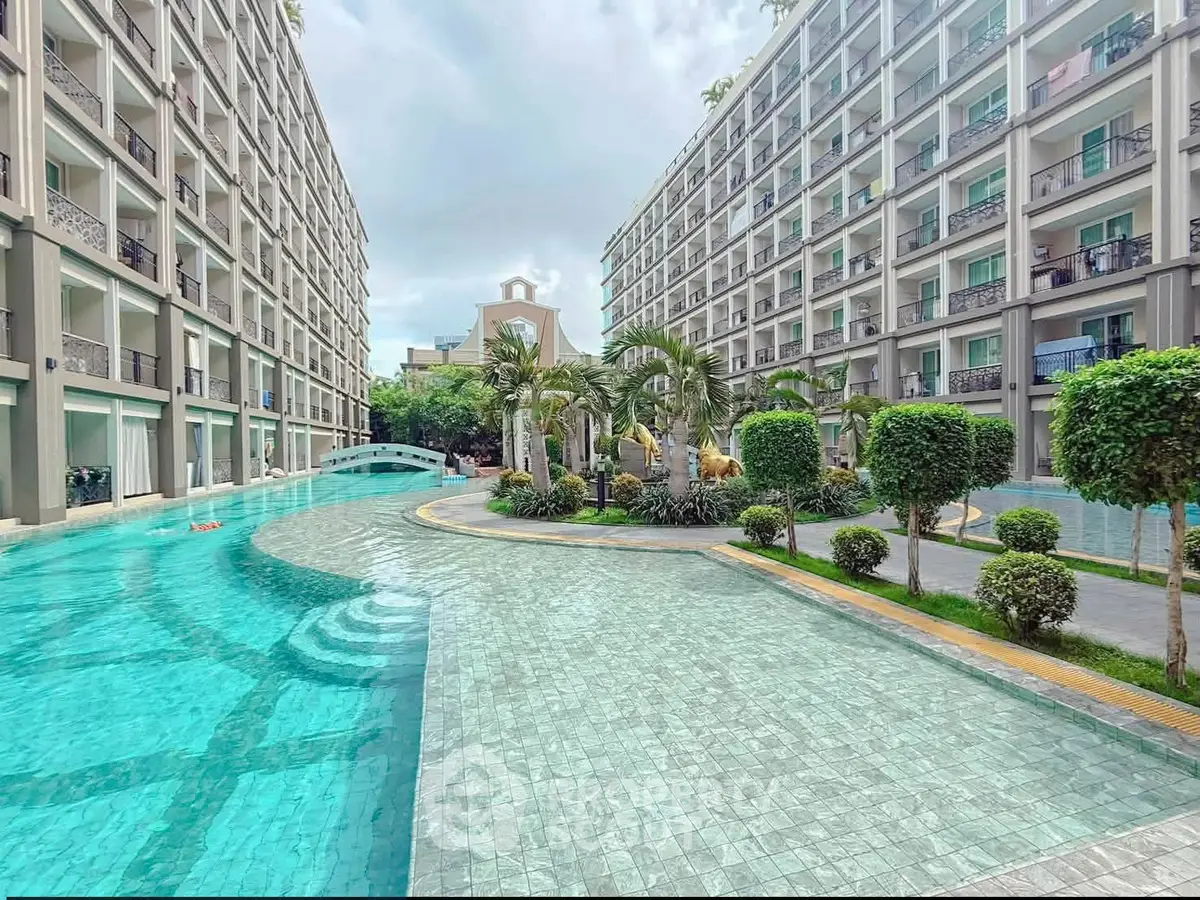Luxurious apartment complex with stunning pool and lush landscaping