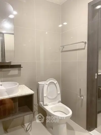 Modern bathroom with sleek design and elegant fixtures in a contemporary home.