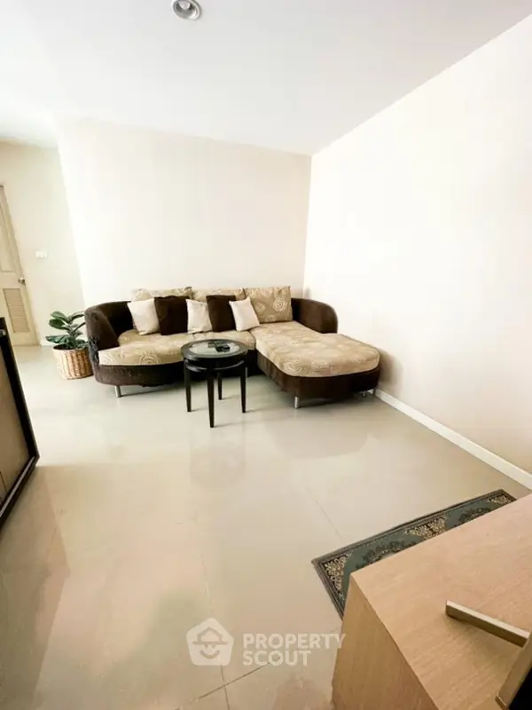 image_rental-12984087
