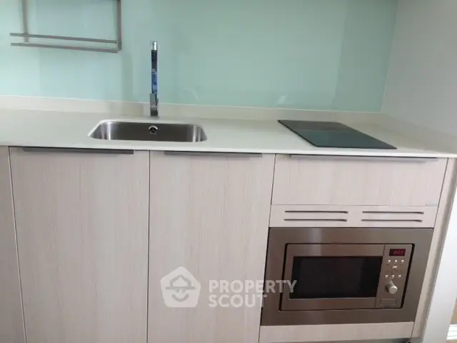  1 Bedroom Condo at Chewathai Interchange-1