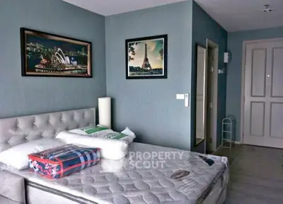 Modern bedroom with stylish decor and comfortable bed in a contemporary apartment.
