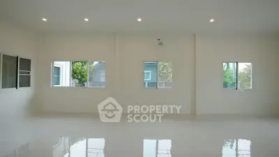 2075387-3-Photoroom.png