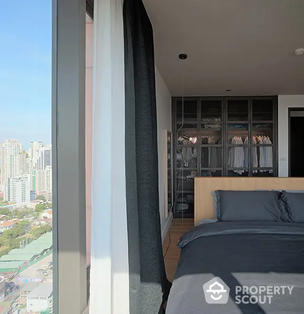  3 Bedrooms Condo -1